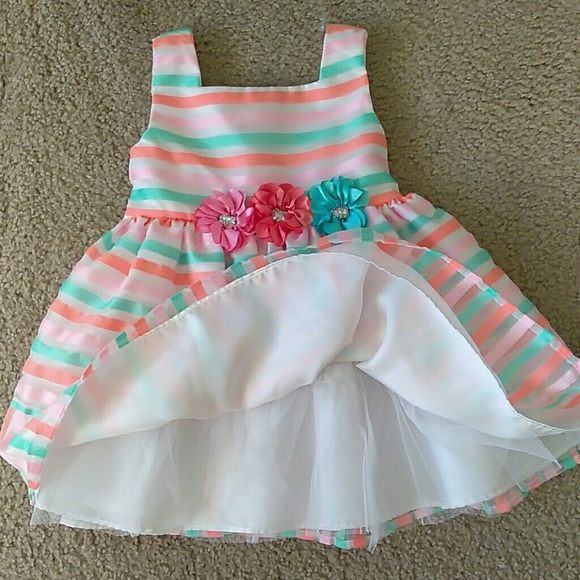 SWEET HEART ROSE GIRL DRESS. - Picture 3 of 4